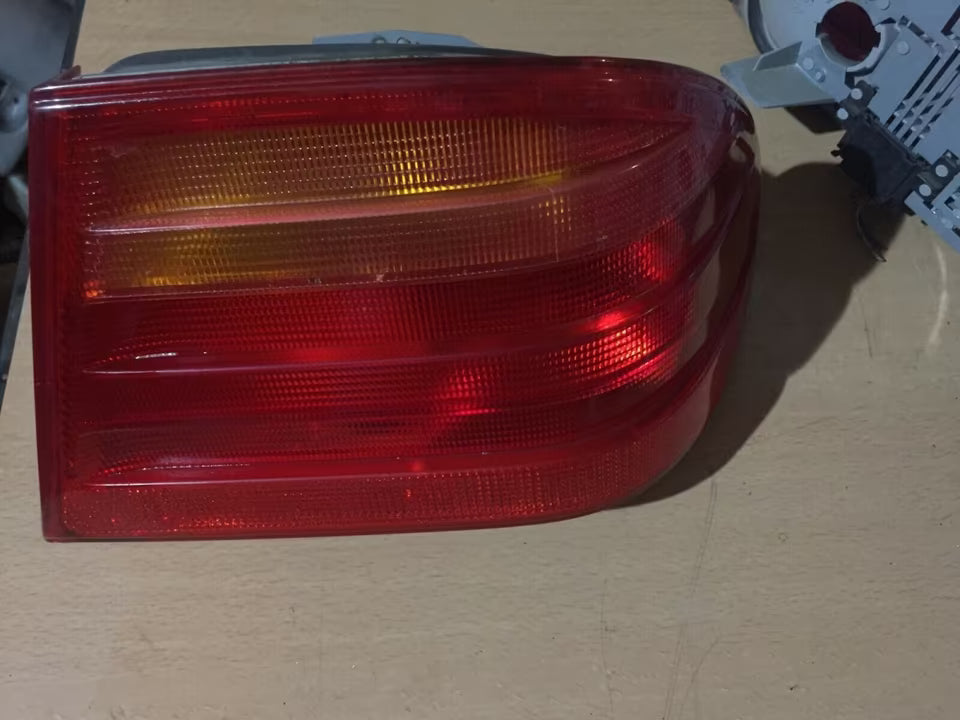 Mercedes E-W210 Rückleuchte A2108200164