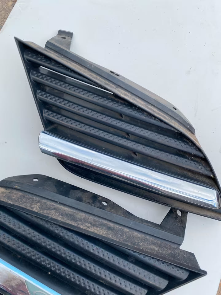 Nissan Primera P12 Kühlergrill 62320AU300 links und rechts