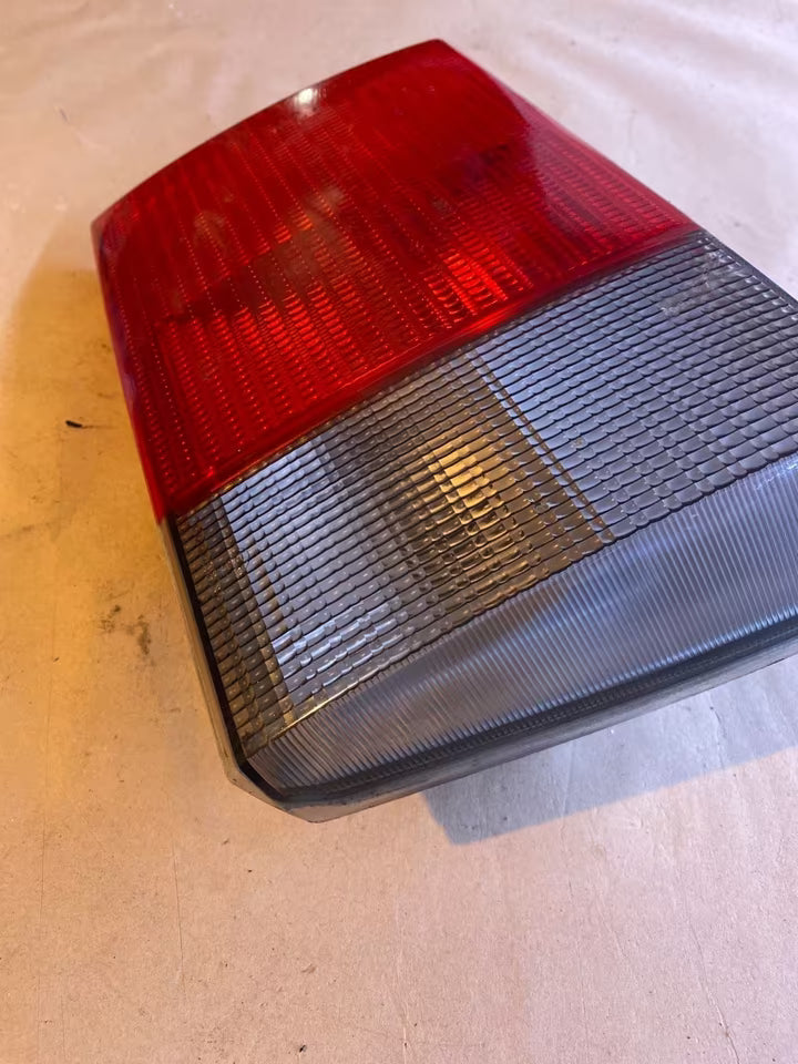 Audi 100 Heckklappenleuchte 4A0945093A