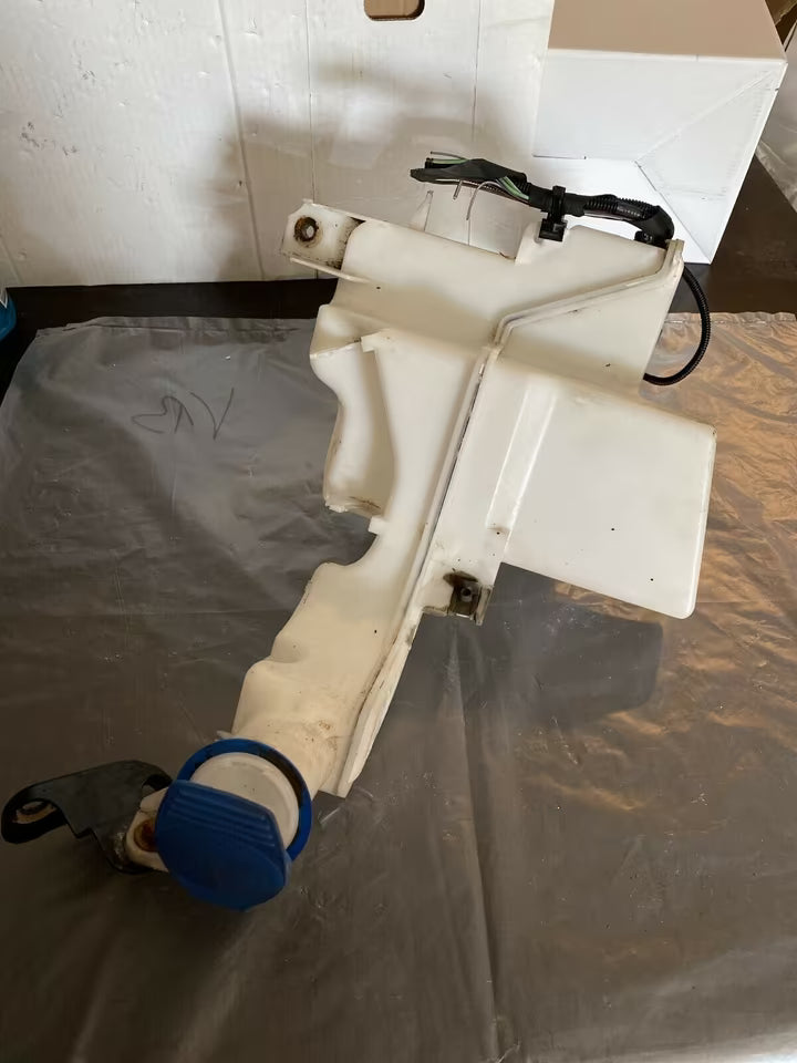 VW Passat 3C Wischwasserbehälter mit Pumpe komplett