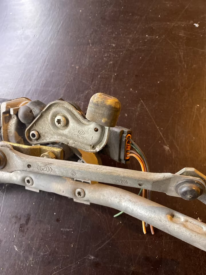 Renault Clio III Wischergestänge mit Motor 7701061590