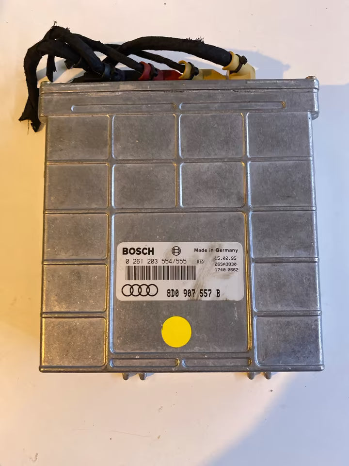 Audi A4 B5 Motosteuergerät 0261203554 / 8D0907557B