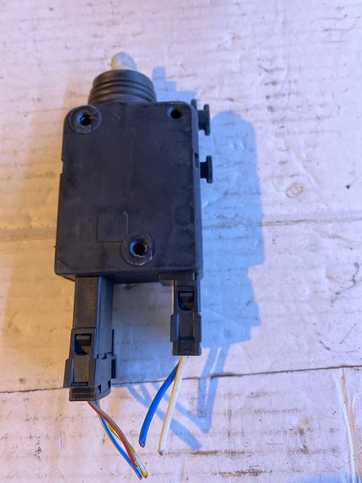 BMW E36 Stellmotor 67.11-1387609 Heckklappe