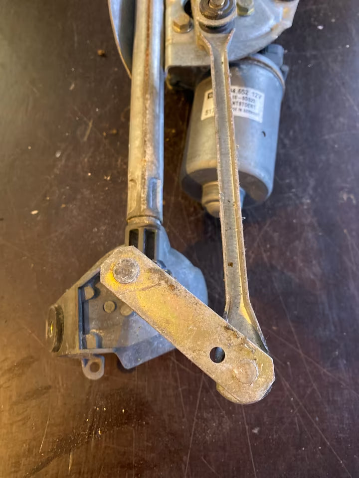 Toyota Yaris Scheibenwischergestänge mit Motor 404652