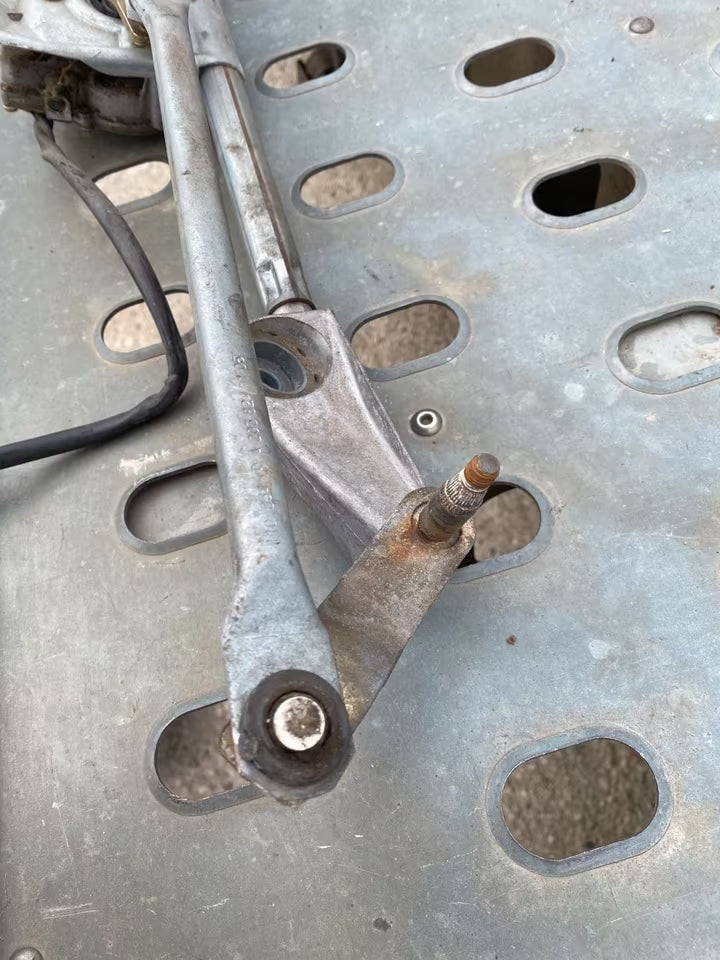 Mercedes W203 Scheibenwischergestänge A2038240305