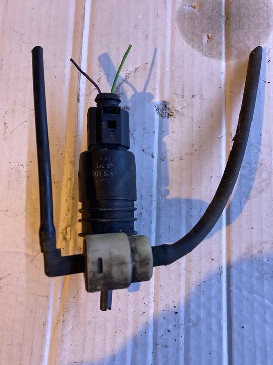 VW Passat 3B Wischwasserpumpe
