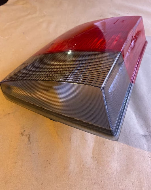 Audi 100 Heckklappenleuchte 4A0945093A