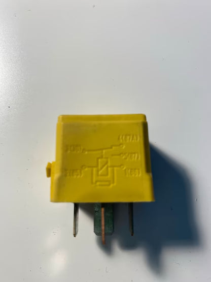 Mercedes Benz Relais Hella 4RD007794-00 A0025421419 gelb