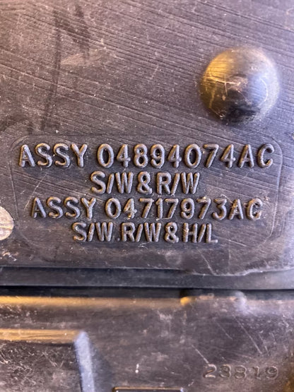 Chrysler Voyager Wischwasserbehälter 04894074AC mit Pumpe