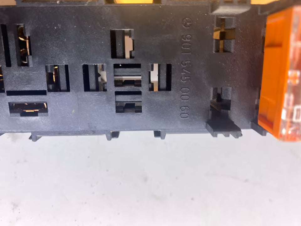 Mercedes 9015450060 Sicherungsleiste