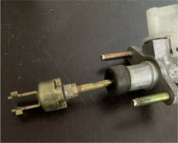 Toyota Corolla Verso E12 Hauptbremszylinder