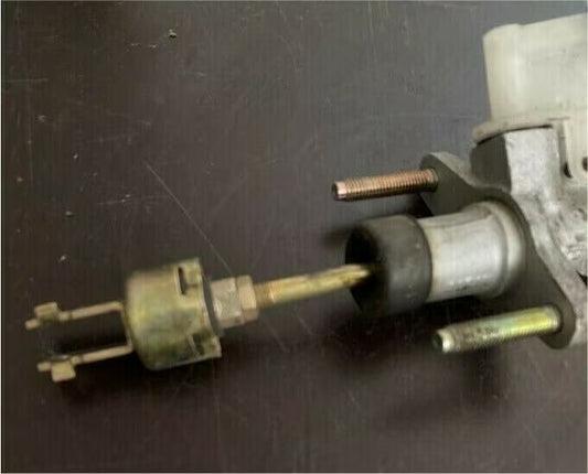 Toyota Corolla Verso E12 Hauptbremszylinder