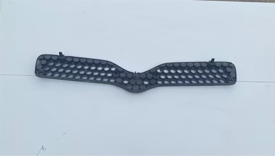 Toyota Yaris P1 Kühlergrill Original 53101 0D010