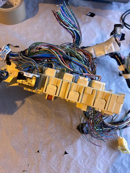 Toyota Yaris P11 Sicherungskasten inkl Stecker