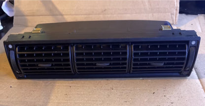 Audi 100 Luftdüse 4A1820951 Mitte