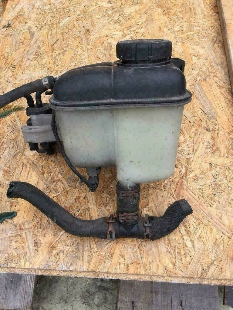Mercedes C270 Kühlwasserbehälter mit Pumpe W202