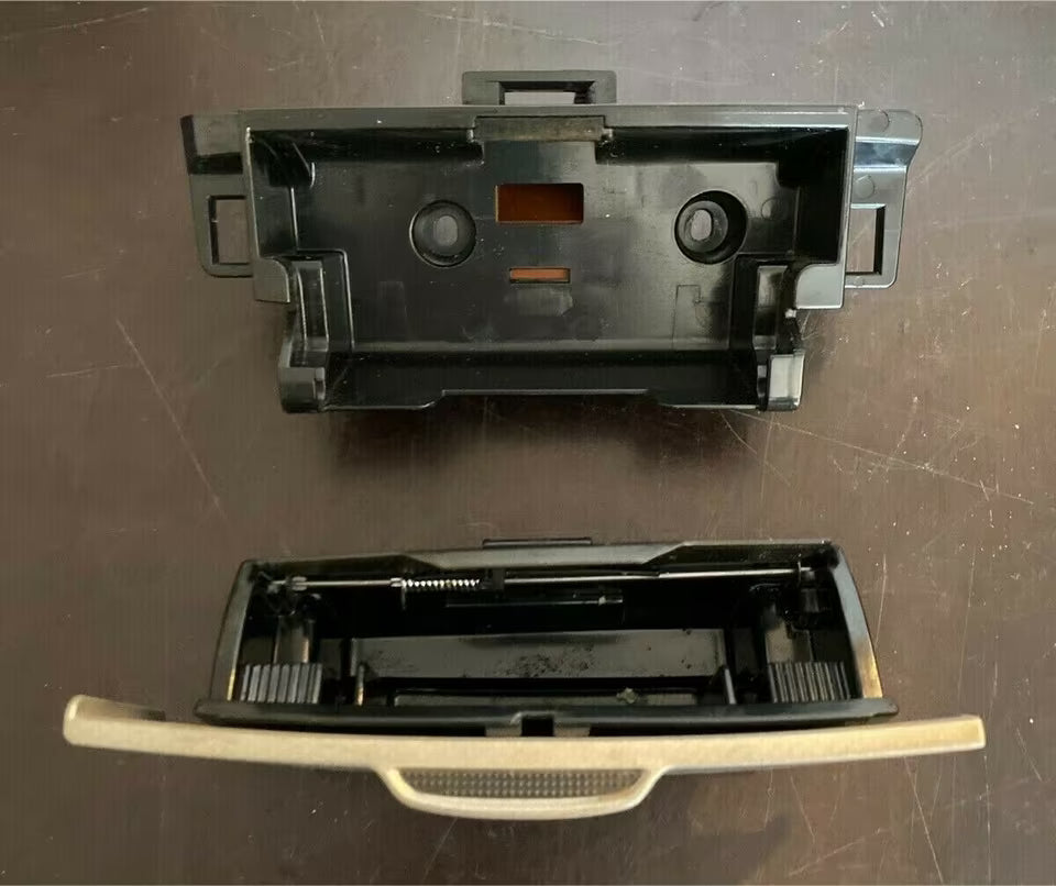 Toyota Corolla Verso E12 Aschenbecher 74104-13020