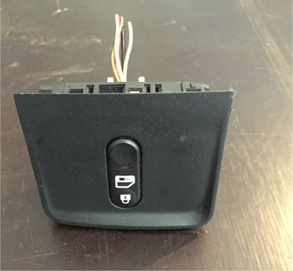 Nissan Primera P12 Schalter Zentralverriegelung 68485BA10