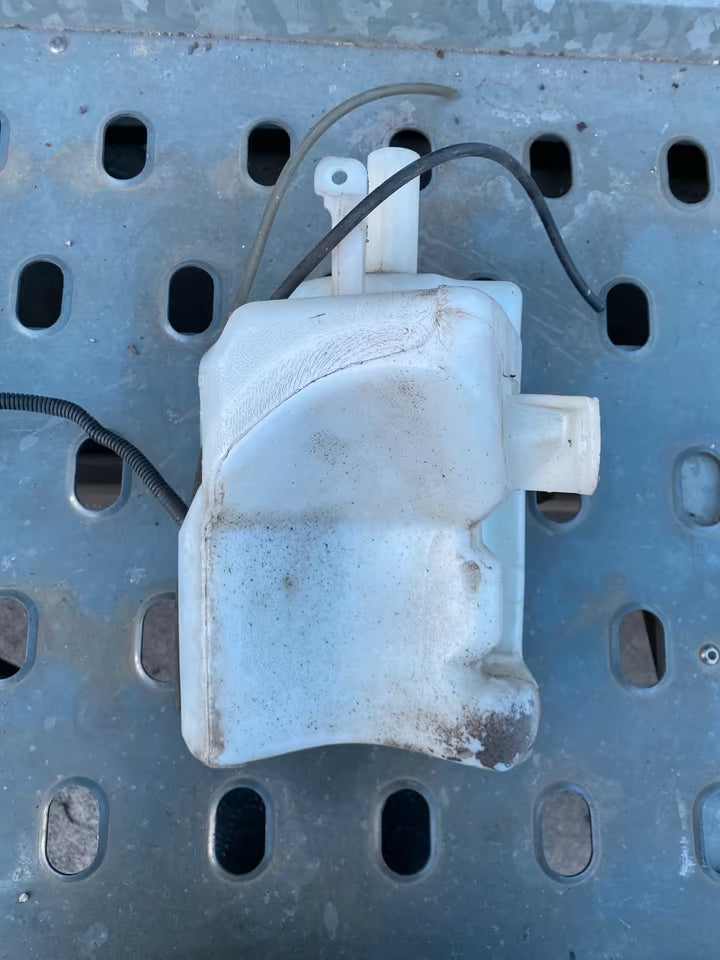 Nissan Wischwasserbehälter