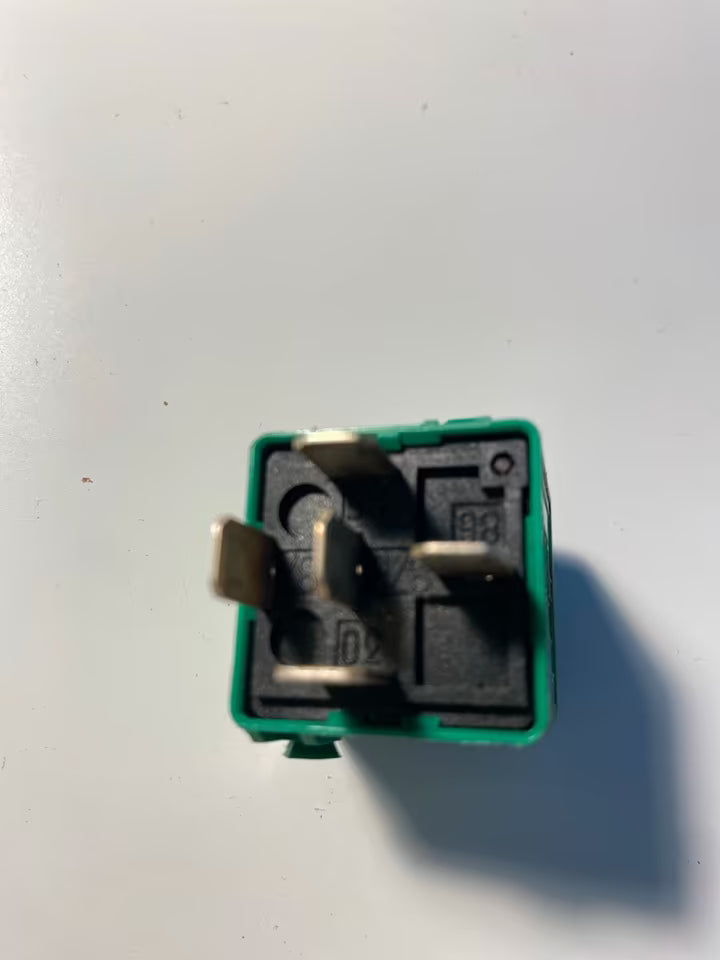 Relais BMW 6136-8353447 | V23134-N52-X171