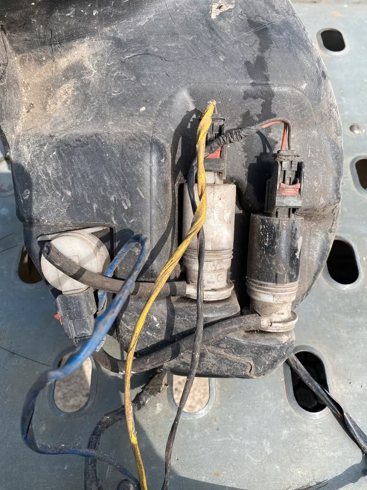 Chrysler Voyager Wischwasserbehälter 04894074AC mit Pumpe