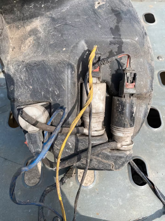 Chrysler Voyager Wischwasserbehälter 04894074AC mit Pumpe