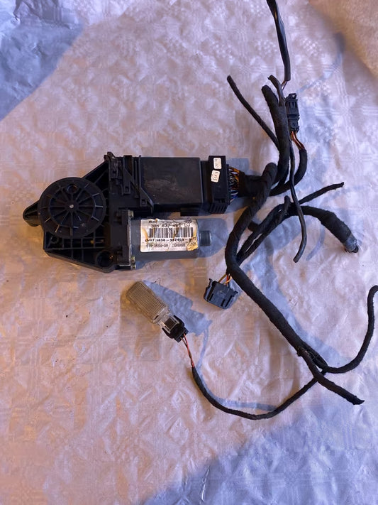 VW Passat Fensterhebermotor Vorne Links 3B4837751LJ