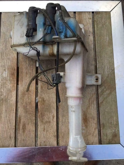 Mazda Premacy Wischwasserbehälter mit Pumpen