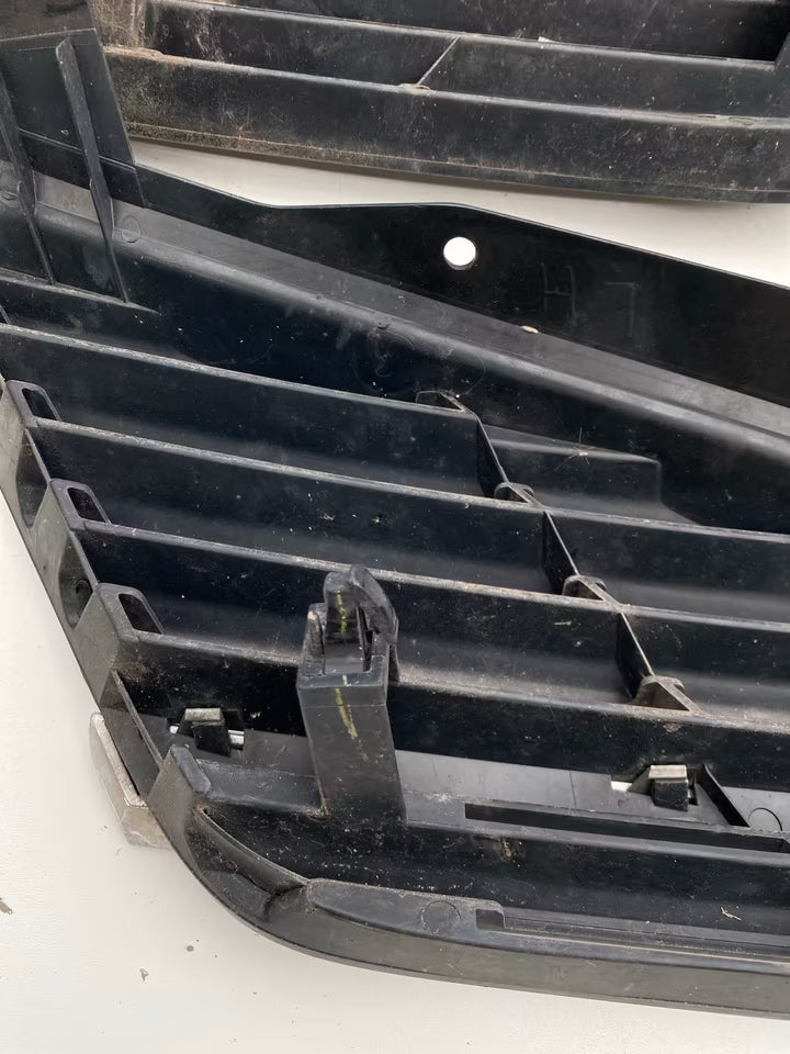 Nissan Primera P12 Kühlergrill 62320AU300 links und rechts