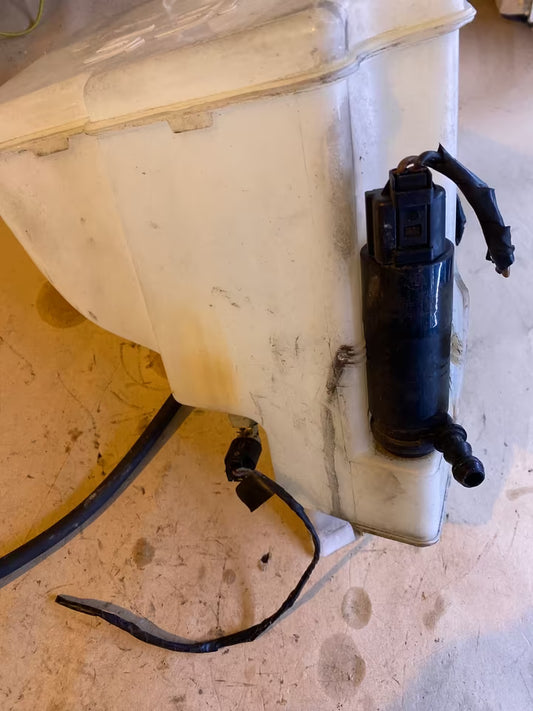 BMW E46 Wischwasserbehälter mit Pumpe 61678362562