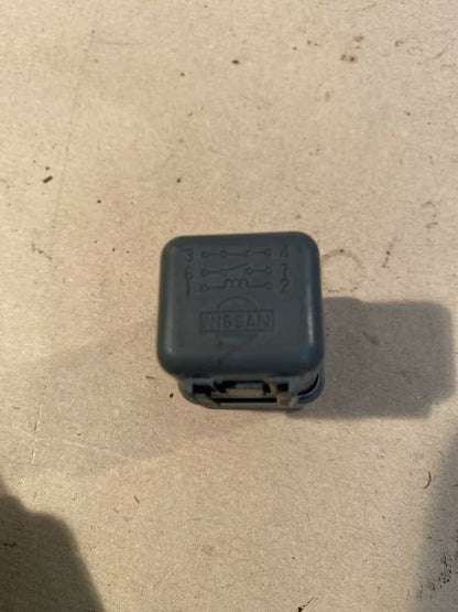 Nissan Relai 25230c9962