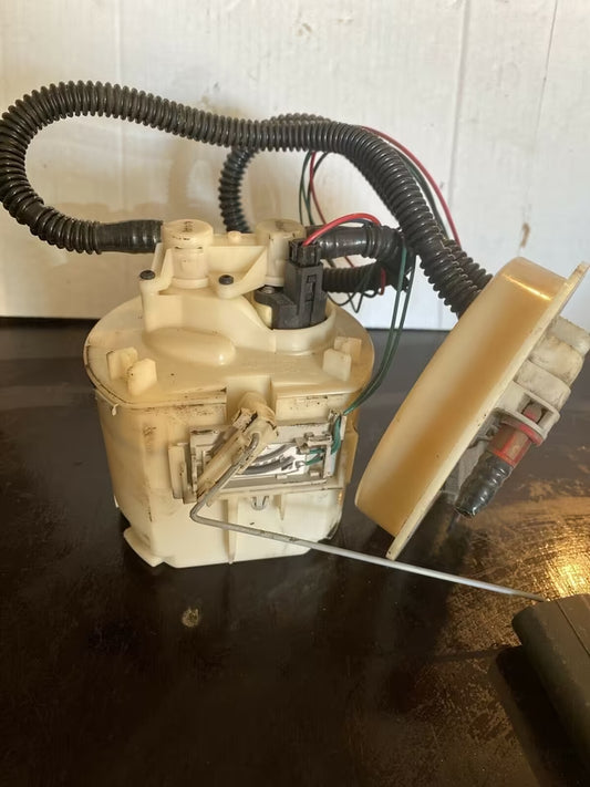 Ford Focus MK 1 Kraftstoffpumpe 98APAL 9H307