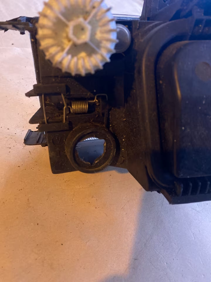 VW Caddy Scheinwerfer links 085818