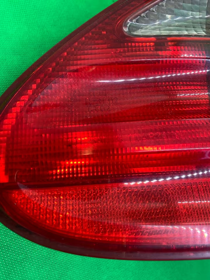 Mercedes W210 Rücklicht links 2108205364