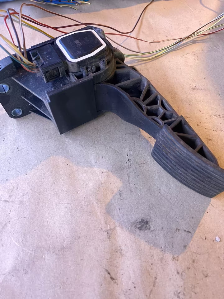 Mercedes Benz Axor Atego Gaspedal A9403000004 Fahrpedal