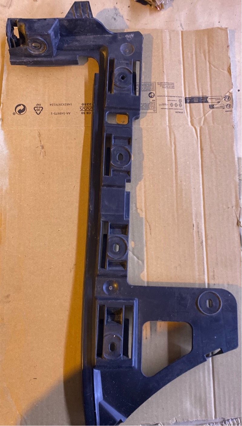 VW Passat 3C Variant Halter Stoßstange 3C9807393 3C9807394