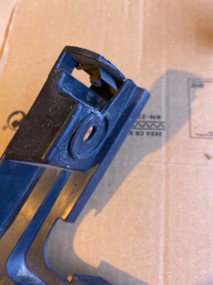 VW Passat 3C Variant Halter Stoßstange 3C9807393 3C9807394