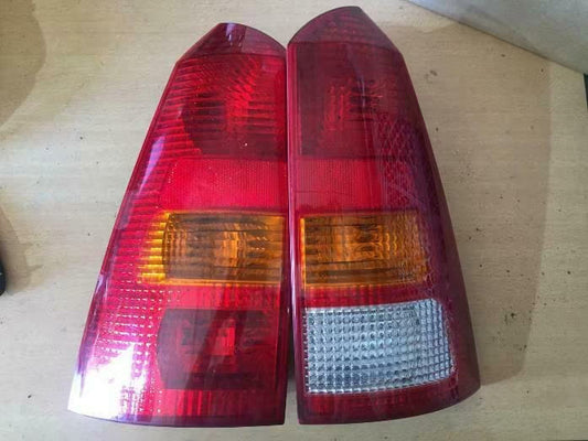 Ford Focus Kombi Hecklampe links & rechts XS4X13N004 EC