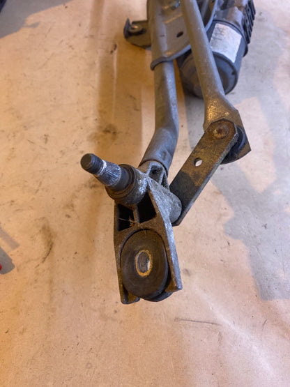 VW Passat 3BG Scheinenwischergestänge mit motor 8B1955113