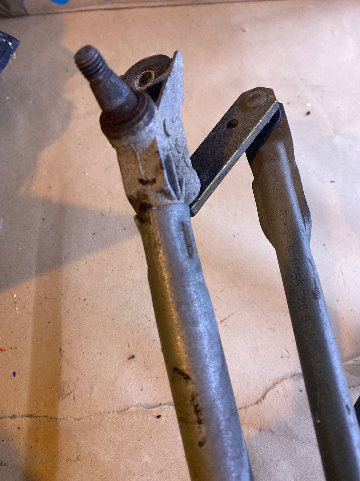 VW Passat 3BG Scheinenwischergestänge mit motor 8B1955113