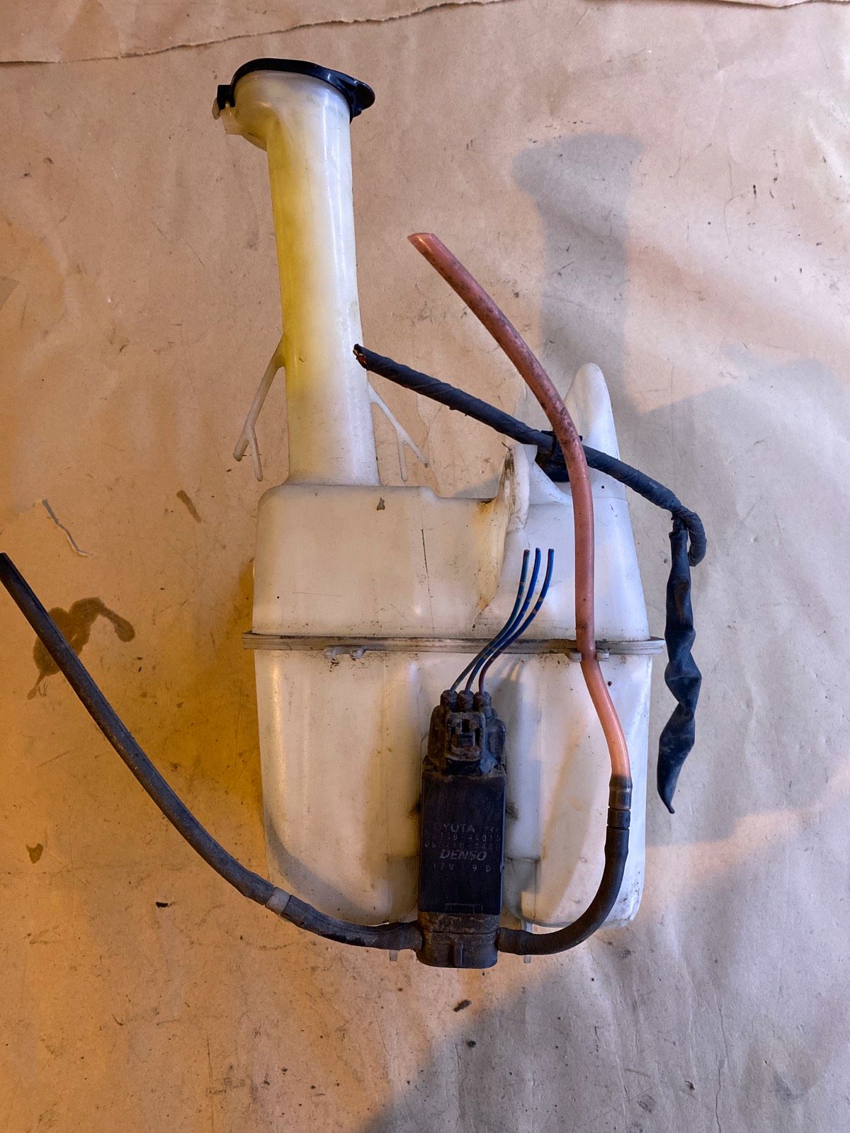 Toyota Corolla Wischwasserbehälter inkl Pumpe