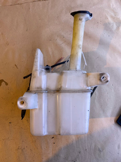 Toyota Corolla Wischwasserbehälter inkl Pumpe