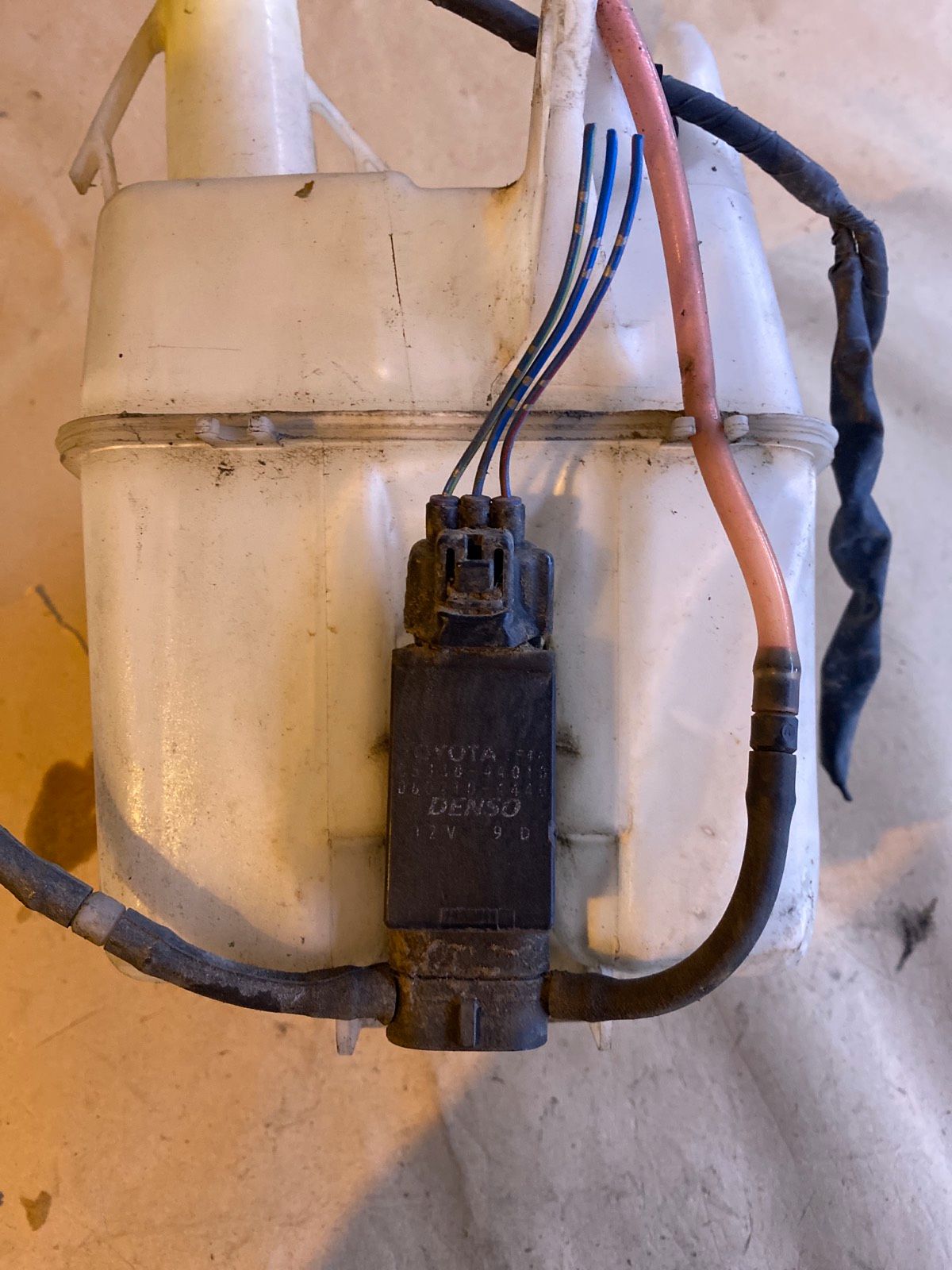 Toyota Corolla Wischwasserbehälter inkl Pumpe