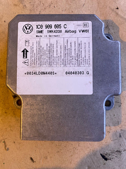 VW Passat 3BG Airbagsteuergerät 1C0909605C