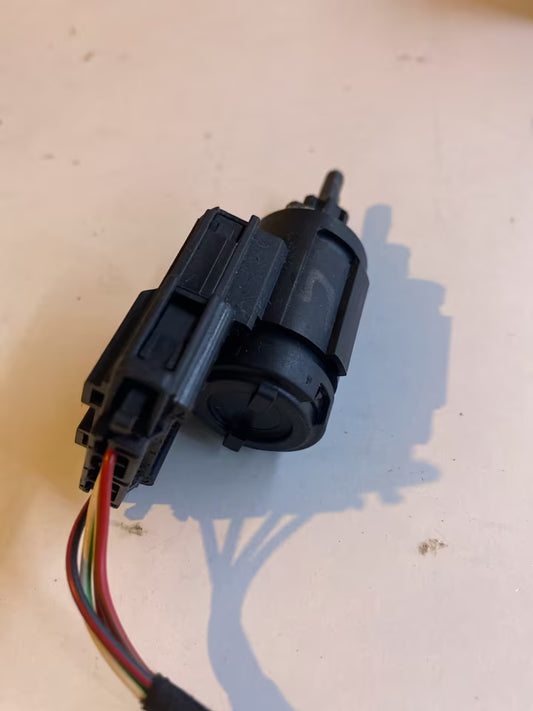 VW Golf 5 380945511A Bremslichtschalter