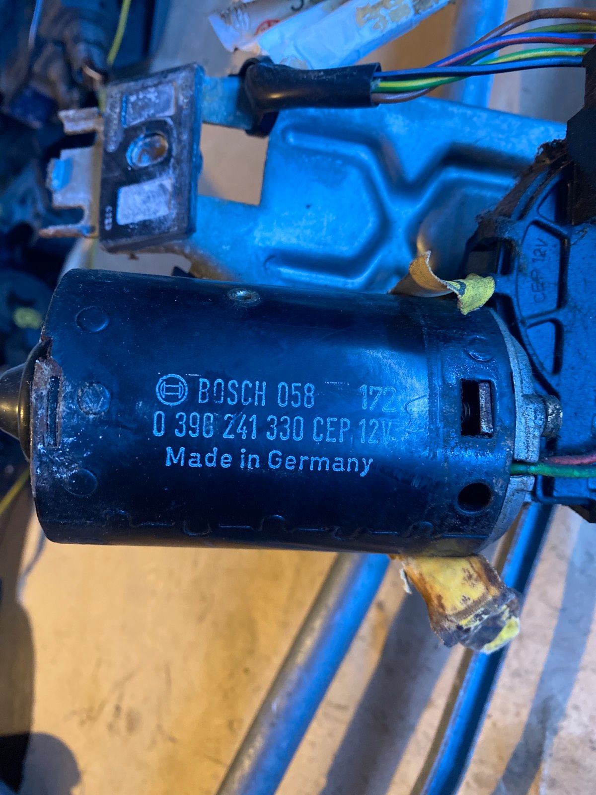 Audi 100 Scheibenwischergestänge & Motor 0390241330