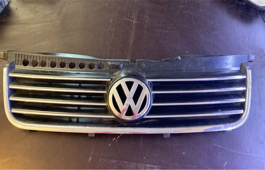 VW Passat 3B Kühlergrill 3B0853651