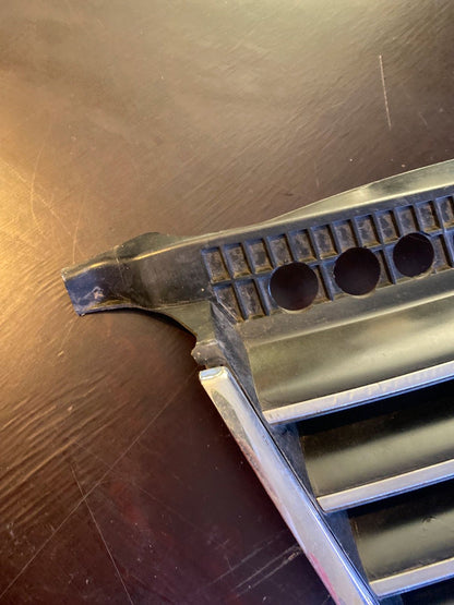 VW Passat 3B Kühlergrill 3B0853651