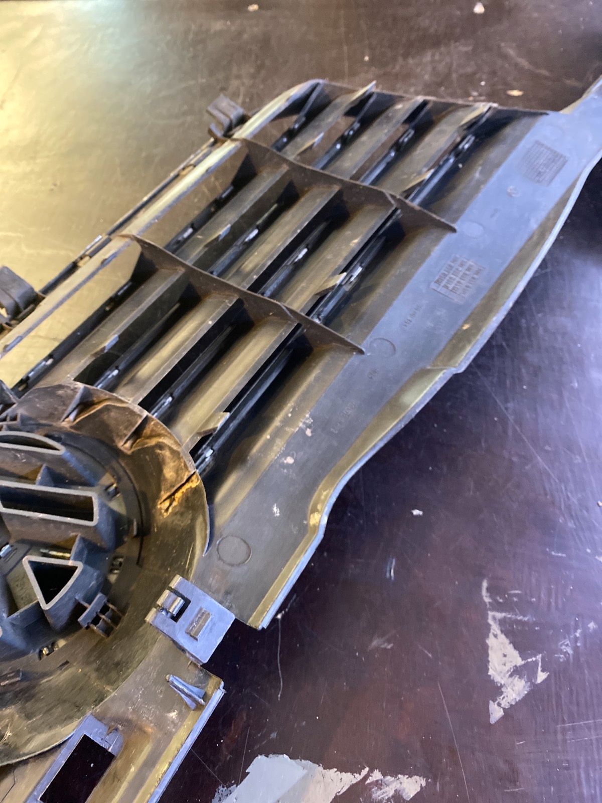 VW Passat 3B Kühlergrill 3B0853651