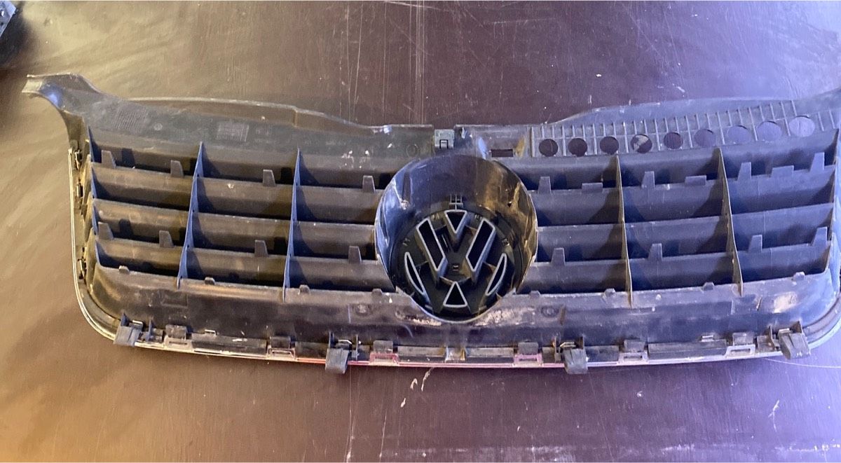 VW Passat 3B Kühlergrill 3B0853651